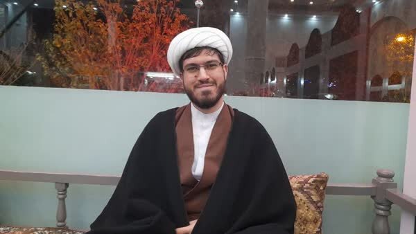 طلبه ای که برای روز انتخابات راننده اختصاصی سالمندان شد + عکس و ویدیو | این زوج جوان با یک تیر چند نشان زدند