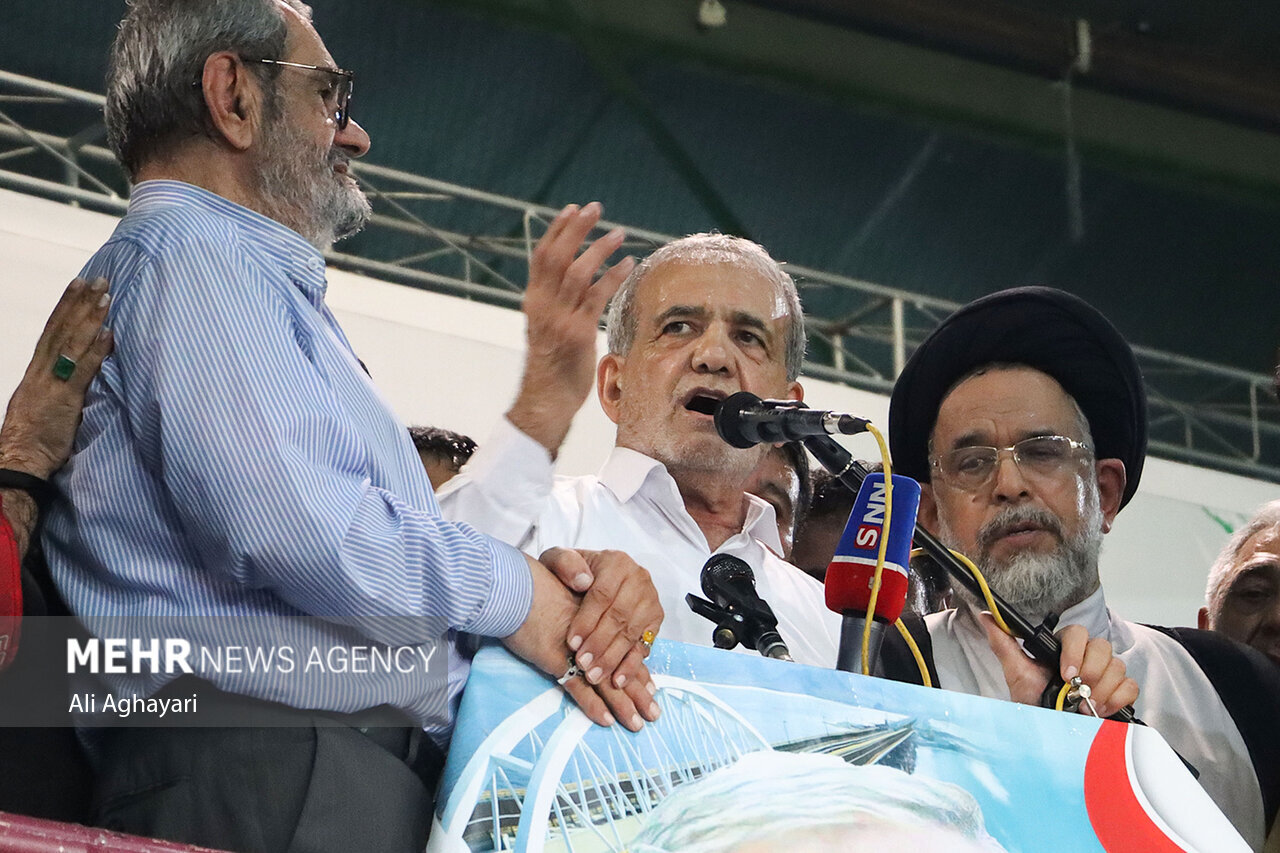 اجتماع حامیان مسعود پزشکیان در ارومیه | تصاویر