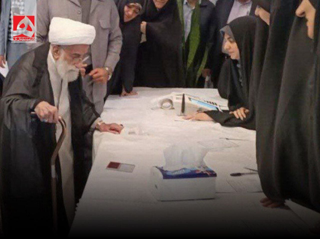 آیتالله جنتی رای خود را به صندوق انداخت | عکس