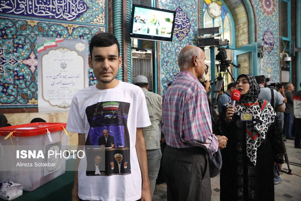 لباس متفاوت و جالب یک رای‌ اولی در حسینیه ارشاد | ویدئو