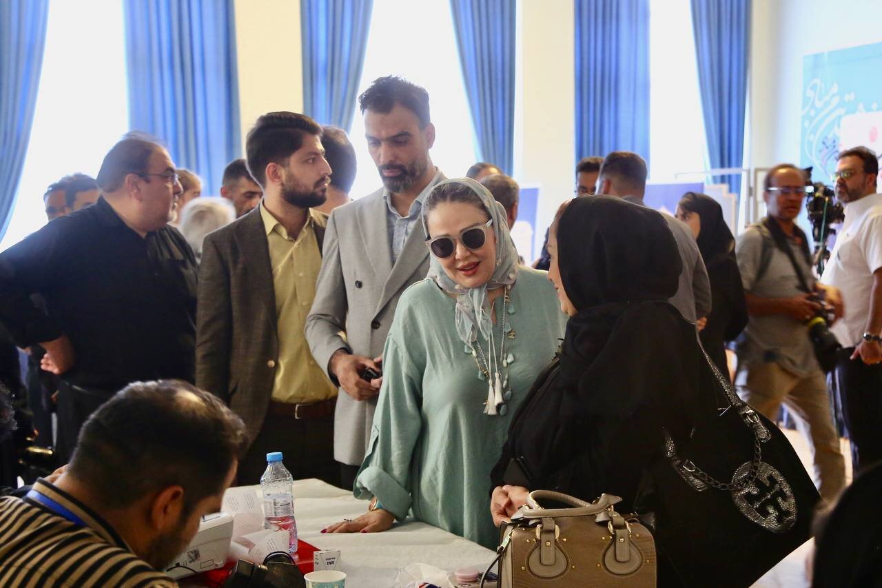 بهاره رهنما، بازیگر سینما در صف رای گیری + عکس