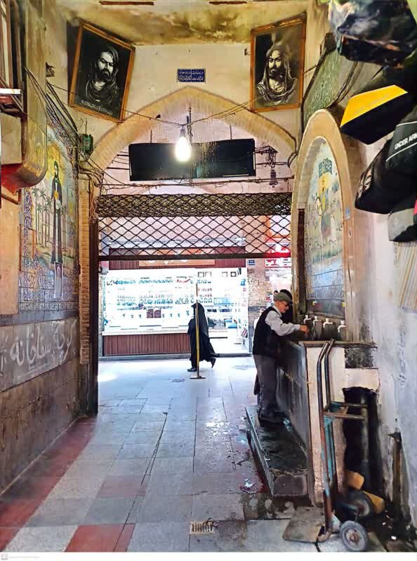 حکایت سقاخانه‌ای به یادگار عصر صفوی | شبه‌زیارتگاه حضرت ابوالفضل(ع) در بازار حضرتی