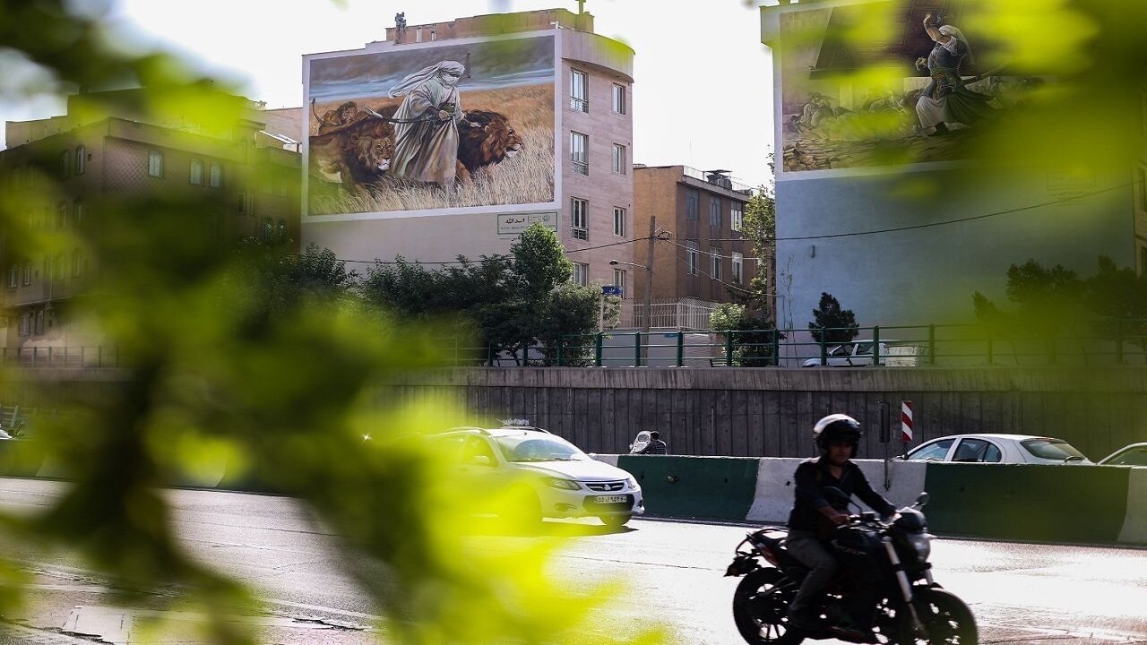 تماشای جدیدترین نقاشی‌های دیواری در پایتخت