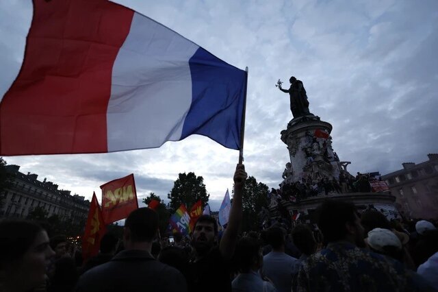 پیروزی چپ‌های فرانسه + تصاویر | شوک به لوپن و پارلمان بلاتکلیف