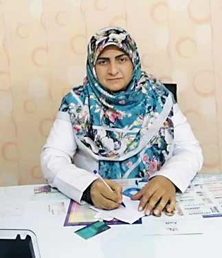 مادری برای کودکان نفس | مامای نیشابوری نشان ملی مادری دریافت کرد