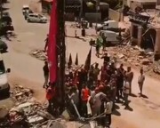 به اهتزاز در آوردن پرچم امام حسین (ع)  در جنوب لبنان | ویدئو