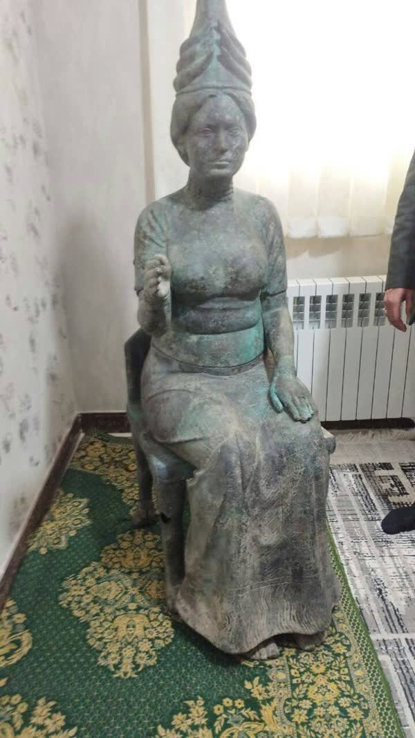 کشف مجسمه باستانی ۲۰۰۰ ساله در تهران +  عکس | قیمتی که خریدار عتیقه جات روی این مجسمه گذاشت