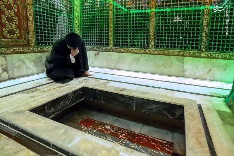گریه های شهید رئیسی در حرم حضرت رقیه(س) | تصاویر