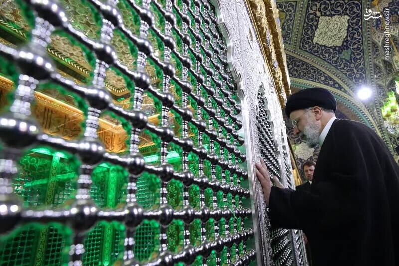 گریه های شهید رئیسی در حرم حضرت رقیه(س) | تصاویر