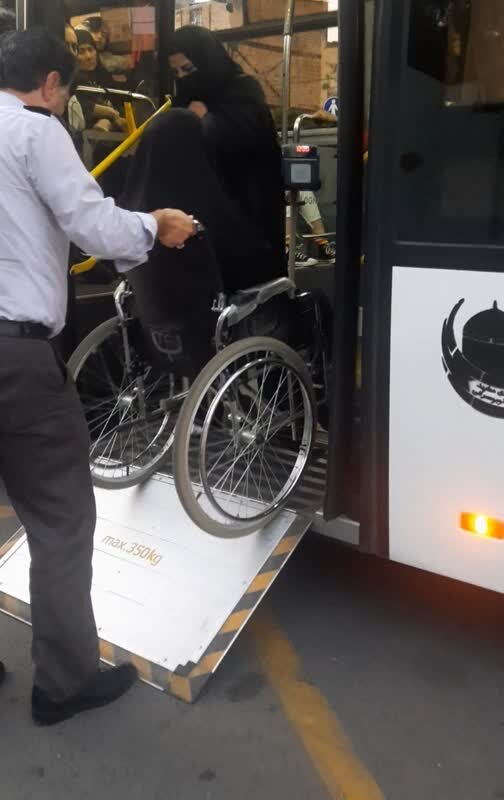 این راننده اتوبوس مشهدی، محبوب افراد دارای معلولیت است | ماجرا چیست؟ + فیلم