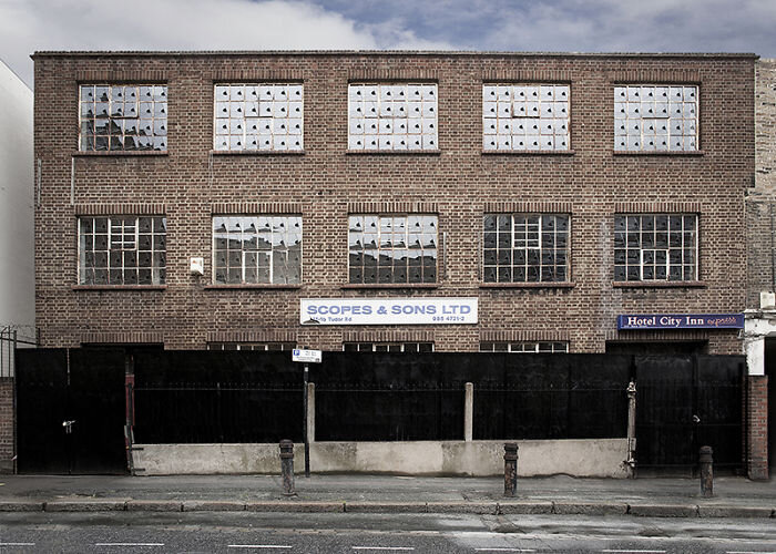 تصاویری از ساختمان هایی عجیب و هنرمندانه از یک معمار خلاق | چیزی که چشم می بیند را باور کنیم؟