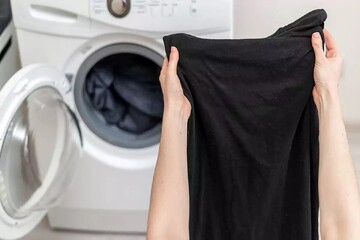 لباس های مشکی را چگونه بشوییم تا بور نشوند؟ | بهترین دما برای شستن لباس های مشکی