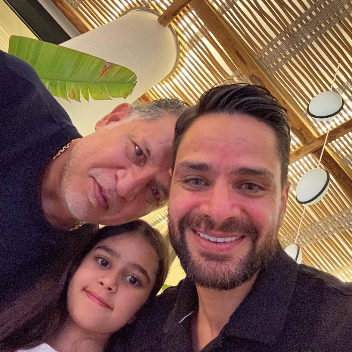 سلفی ستاره سابق پرسپولیس و دخترش با علی دایی | عکس