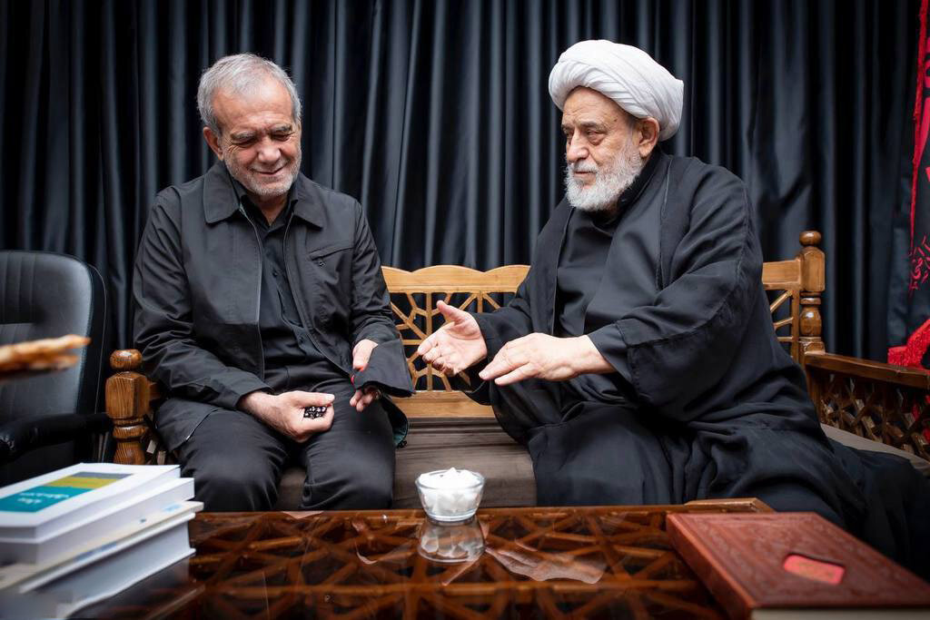 هدیه ویژه شیخ حسین انصاریان به رئیس جمهور منتخب | تصاویر