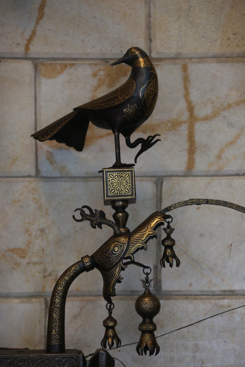 به عشق امام حسین(ع) علم میسازم | روایتی از کارگاه قدیمی علمسازی در تهران | نمادهای علم چه معنایی دارند؟