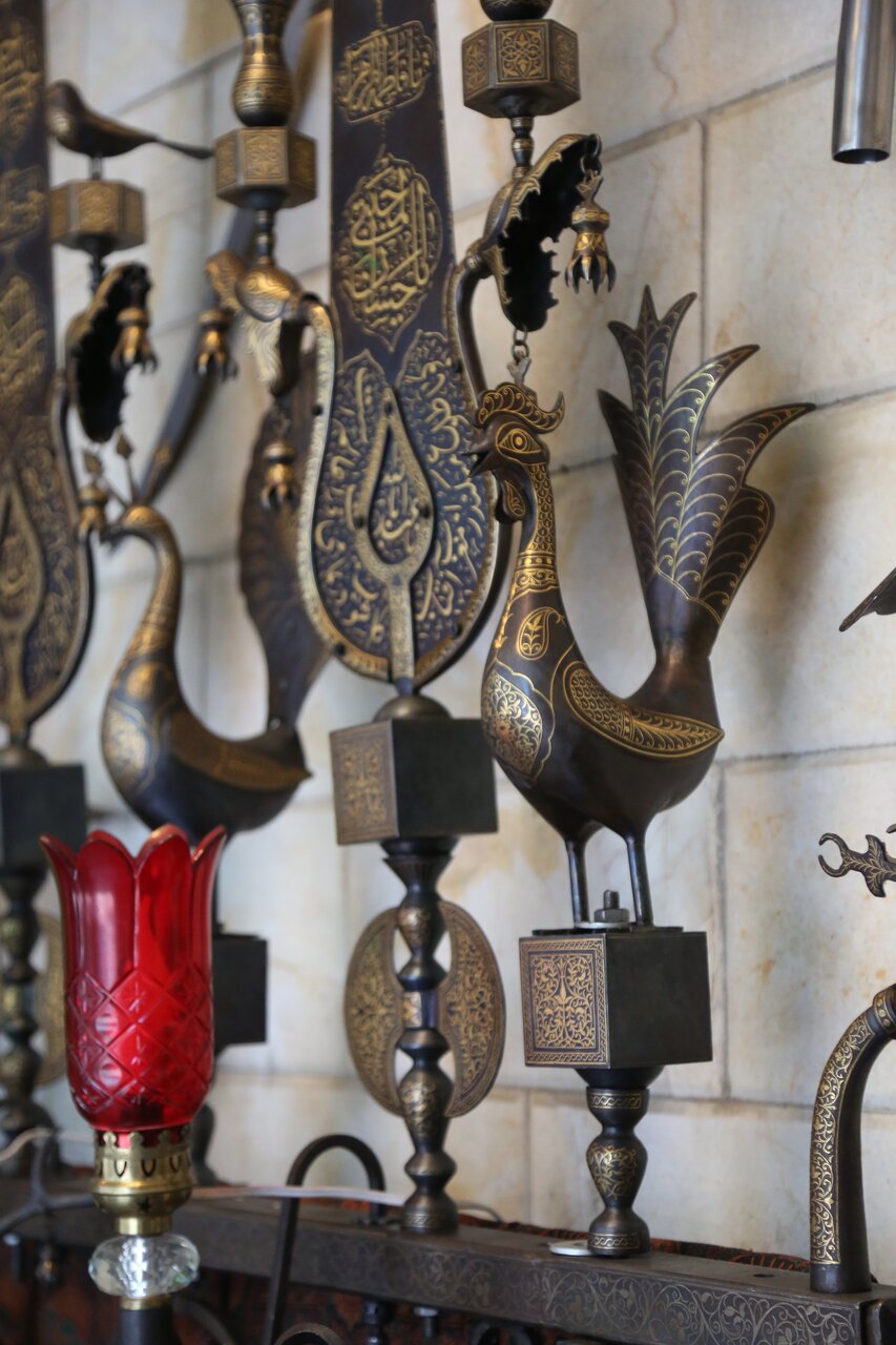 به عشق امام حسین(ع) علم میسازم | روایتی از کارگاه قدیمی علمسازی در تهران | نمادهای علم چه معنایی دارند؟