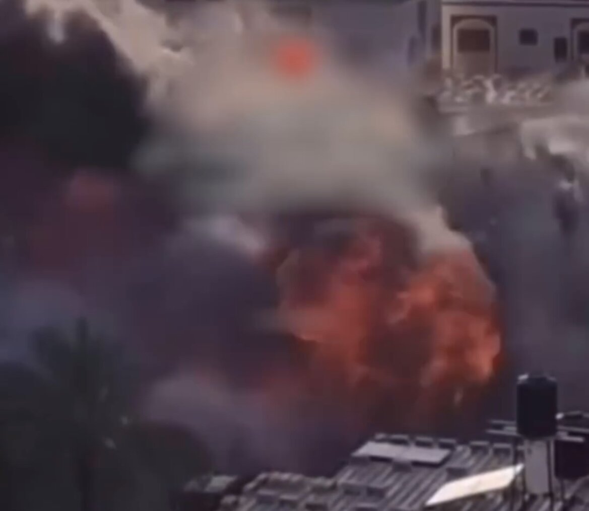 لحظه هدف قرار گرفتن بولدوزر رژیم صهیونیستی | ویدئو غزه