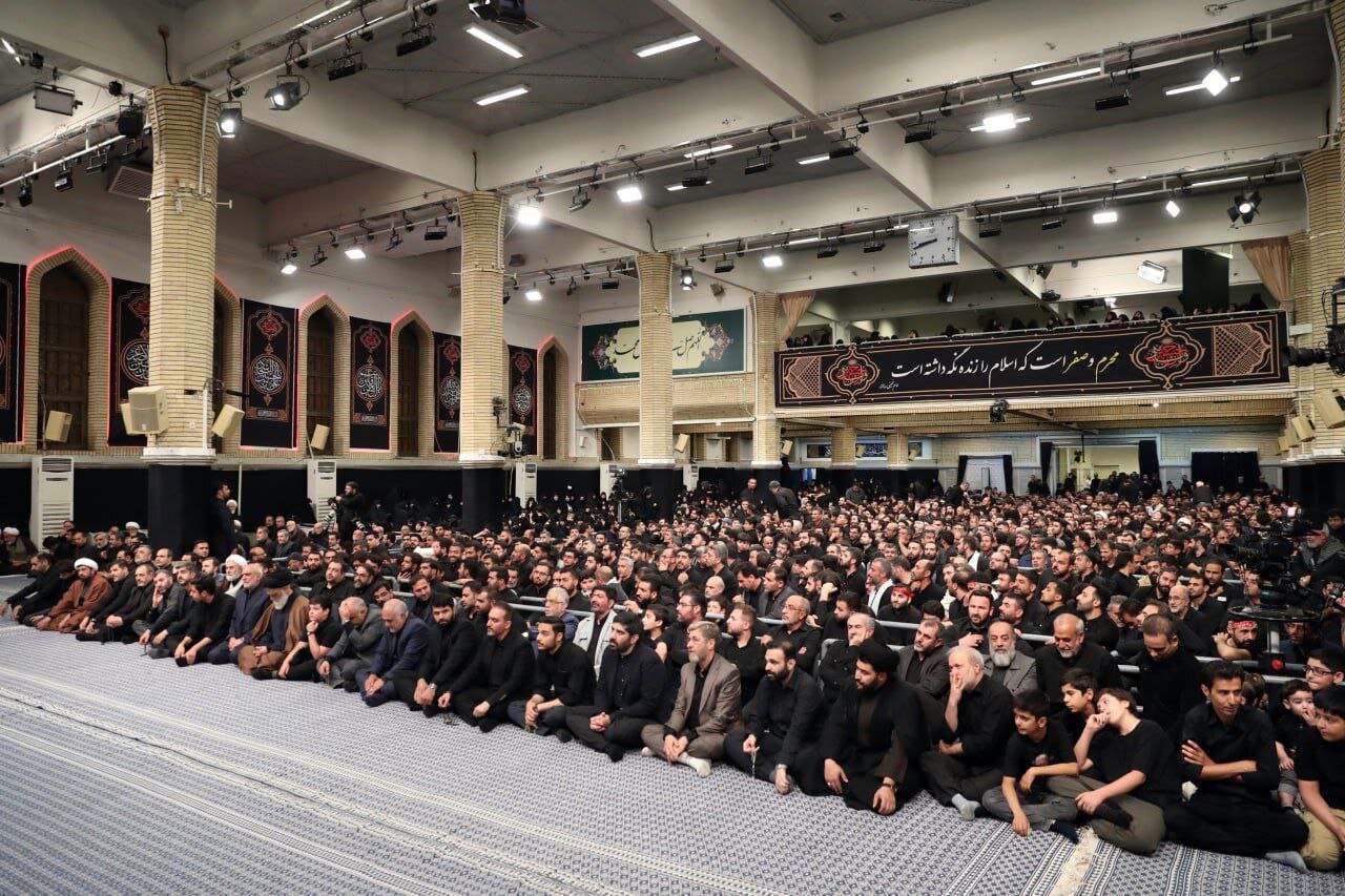 برگزاری اولین شب مراسم عزاداری امام حسین(ع) با حضور رهبر انقلاب | تصاویر