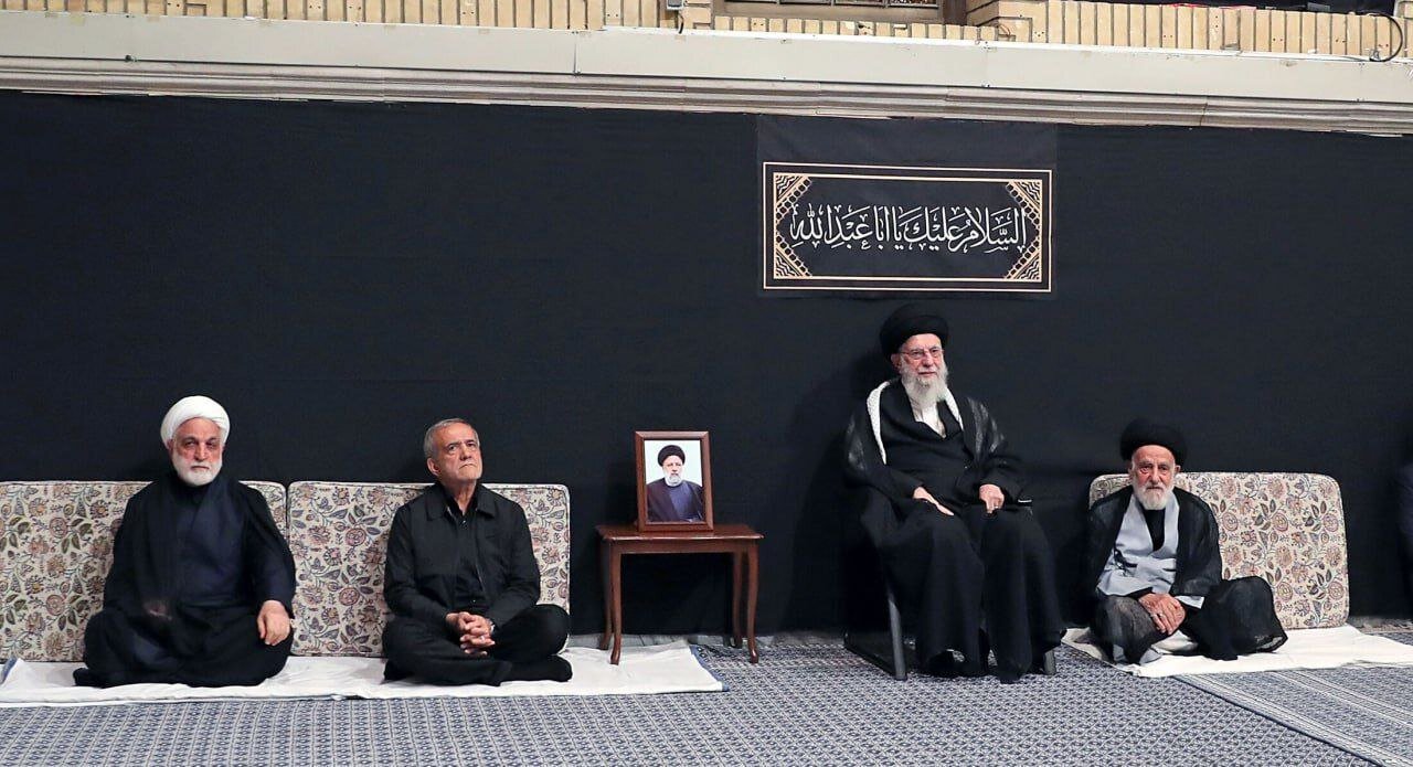 تصاویری از اولین شب مراسم عزاداری در حسینیه امام خمینی(ره)