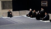 لحظاتی از مراسم عزاداری در حسینیه امام خمینی(ره) با حضور رهبر انقلاب | ویدئو