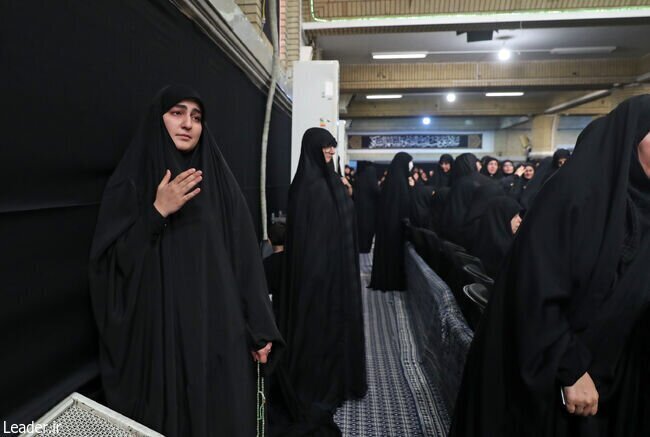 زینب سلیمانی و زهرا پزشکیان در حسینیه امام خمینی (ره) | تصاویر