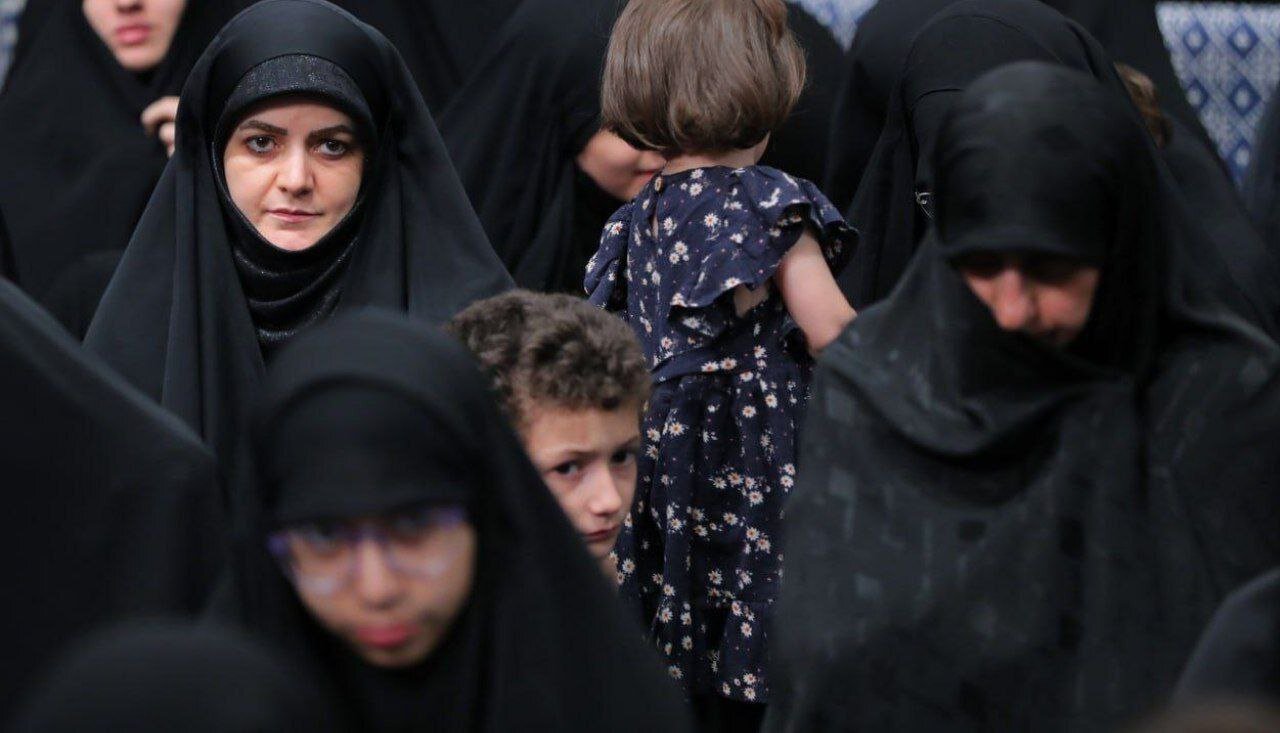 زینب سلیمانی و زهرا پزشکیان در حسینیه امام خمینی (ره) | تصاویر