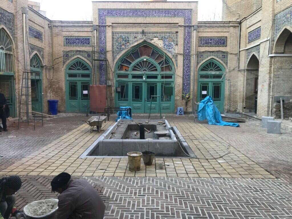 افضلیه، مسجدی کوچک با گلدسته‌های زیبا