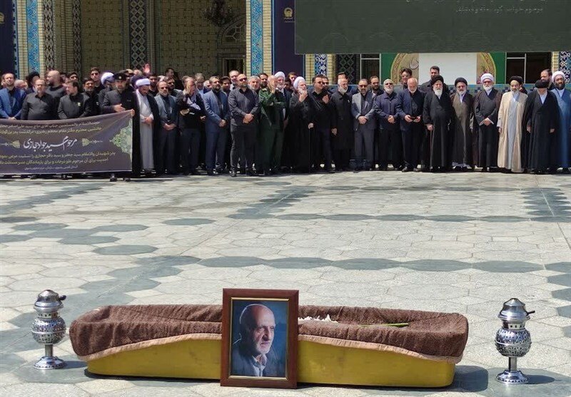 تشییع و تدفین پدر شهیدان حجازی در حرم رضوی | حضور فرمانده نیروی قدس سپاه | تصاویر
