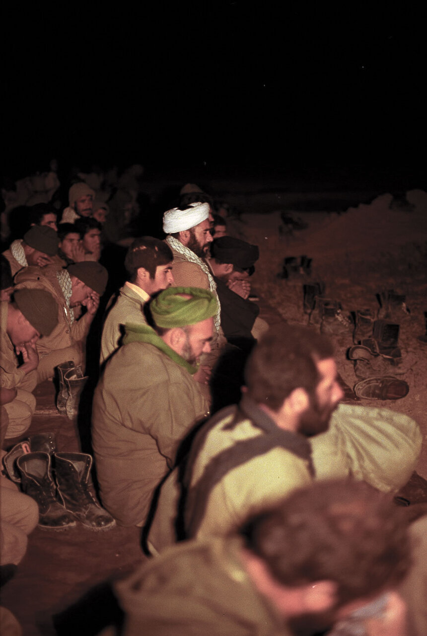 عزاداری محرم در جبهه های جنگ چگونه بود؟ | یک رادیو، پرچم و روضه در سنگرهای جنوب