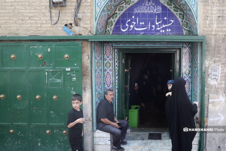 تصاویر روز هشتم محرم در حسینیه سادات اخوی