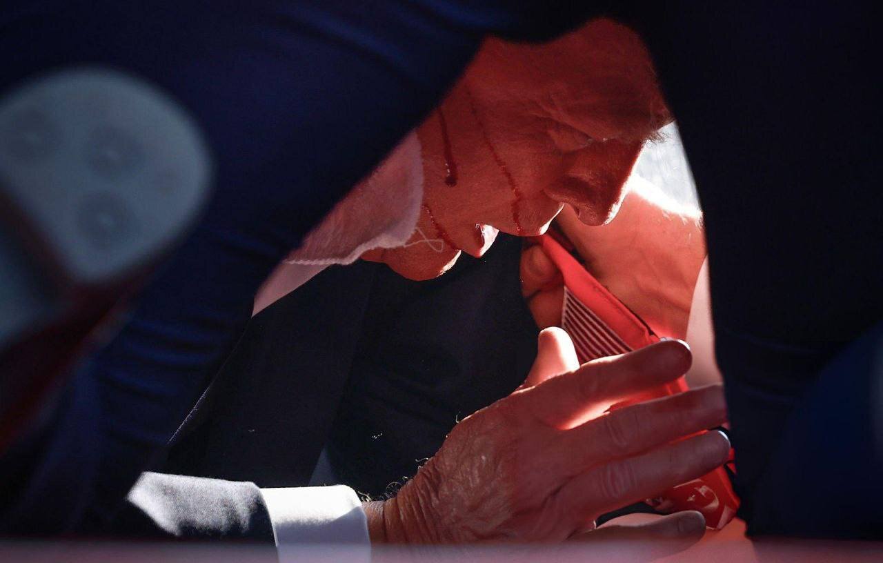 واضح ترین تصاویر از ترامپ پس از ترور ناموفق