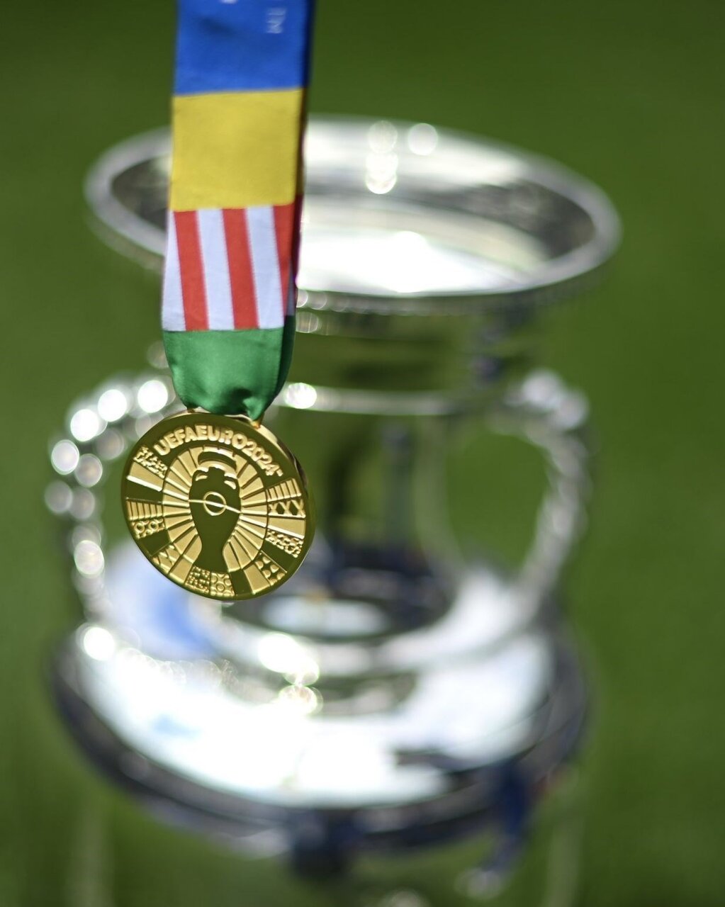 رونمایی از مدال طلای یورو ۲۰۲۴ + عکس