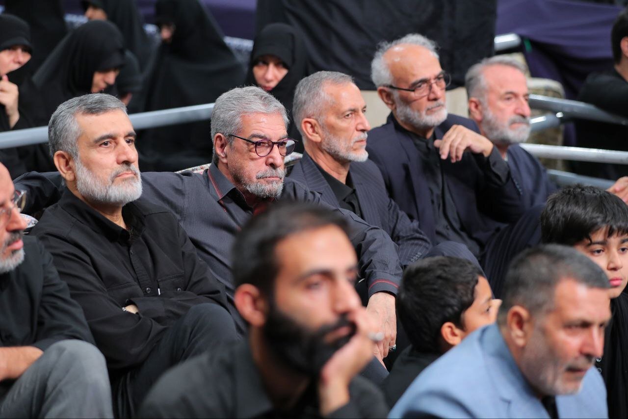 مراسم عزاداری شب تاسوعای حسینی در حسینیه امام خمینی(ره) + تصاویر