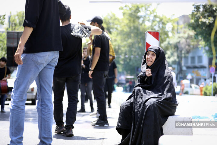 مراسم عزاداری ظهر روز عاشورا در قلهک تهران| تصاویر
