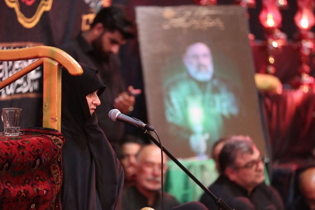 تصاویر سخنرانی همسر شهید رئیسی در حسینیه اعظم زنجان | شهید رییسی زندگی را معنی کرد
