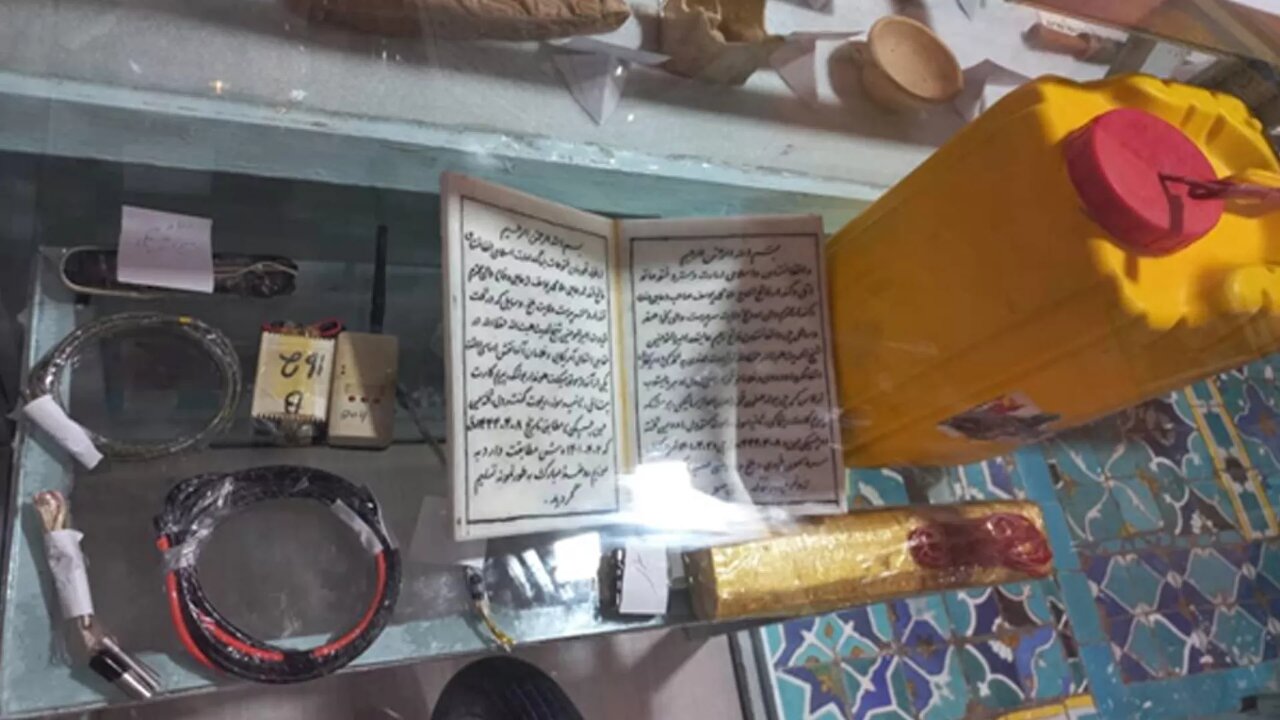 طالبان در افغانستان «موزه انتحاری» راه اندازی کردند + تصاویر | از بشکههای زردرنگ پر از مواد منفجره تا بمبهای کنار جادهای