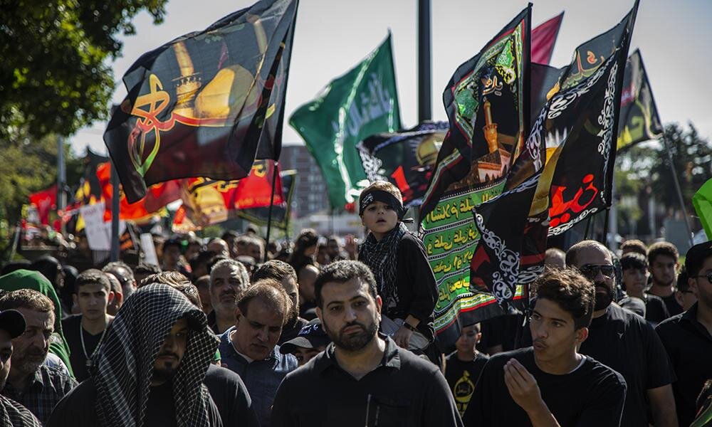 بسامد جهانی محرم | از علمکشی در لسآنجلس تا عزاداری قایقی در کشمیر