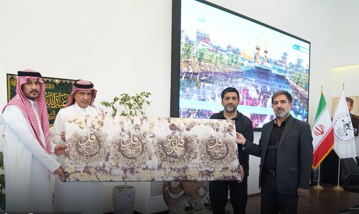 هدیه خاص علیرضا دبیر به سفری عربستان + عکس