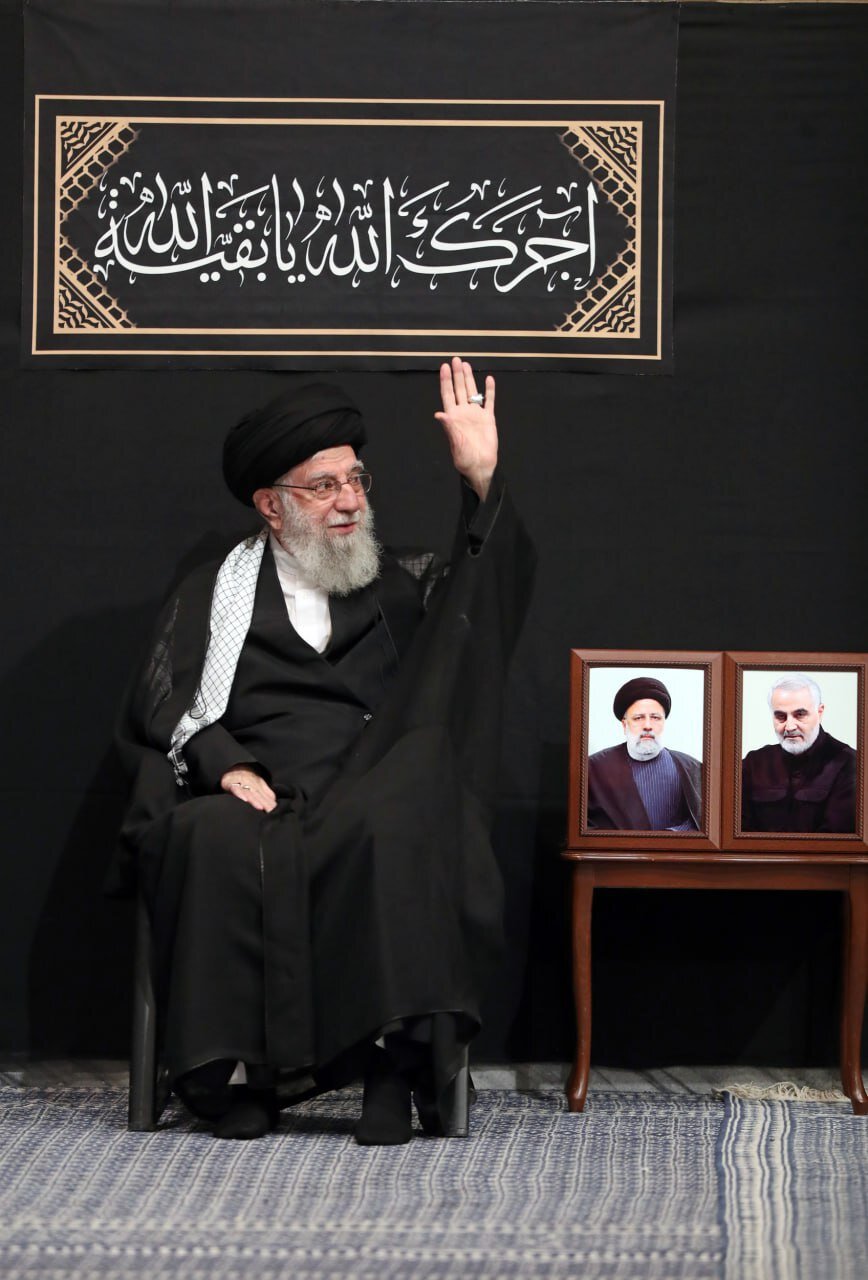 ورود رهبر انقلاب به حسینیه امام خمینی(ره) در شب شهادت امام سجاد (ع) + ویدئو | تصاویری از آخرین شب عزاداری