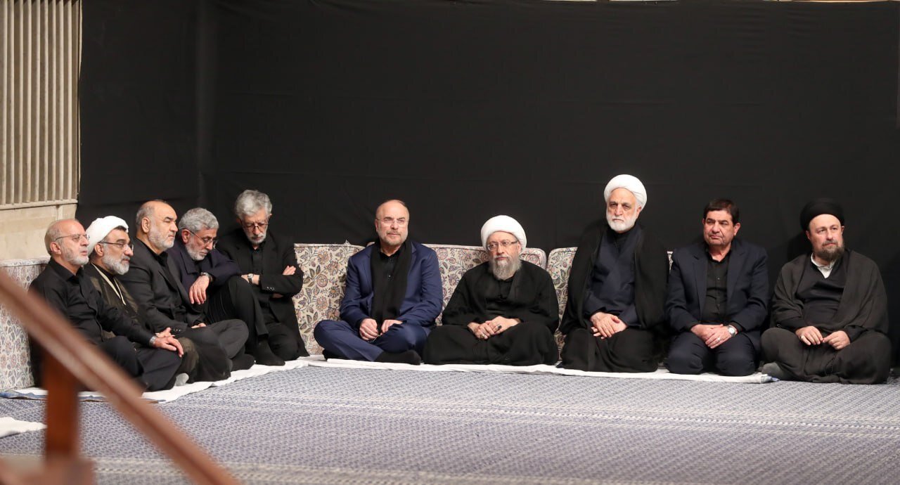 ورود رهبر انقلاب به حسینیه امام خمینی(ره) در شب شهادت امام سجاد (ع) + ویدئو | تصاویری از آخرین شب عزاداری