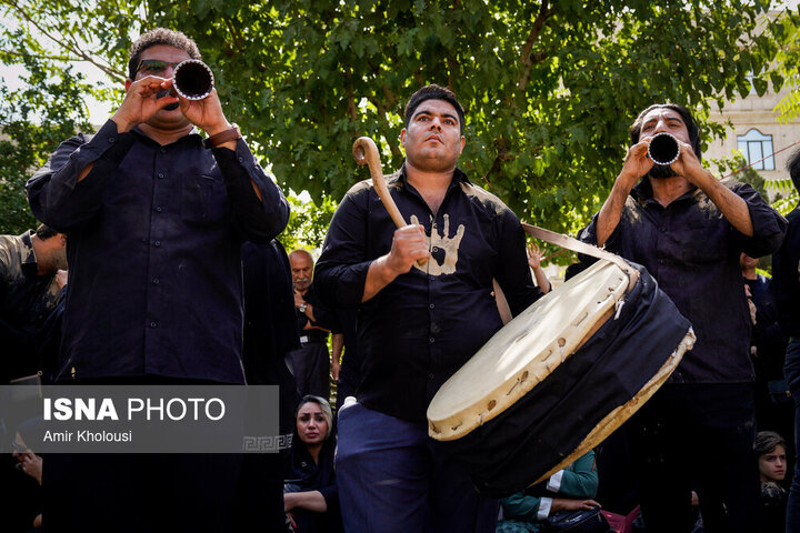 آیین گل مالی لرستانی‌ها در روز عاشورا - تهران