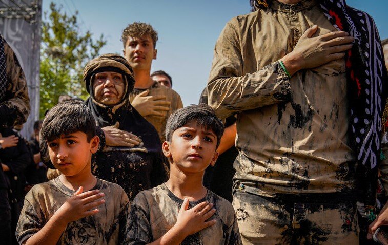 آیین گل مالی لرستانی‌ها در روز عاشورا - تهران