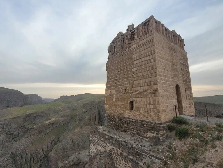 کاوه آهنگر اینجا ضحاک ماردوش را شکست داد + فیلم