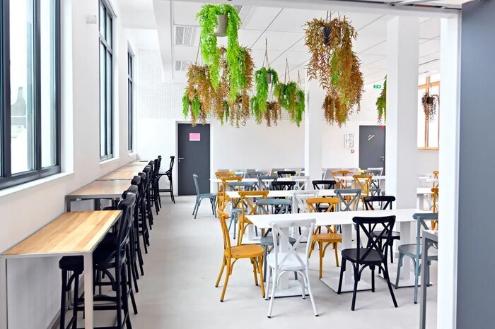  یک اتاق غذاخوری در دهکده المپیک ۲۰۲۴ پاریس 