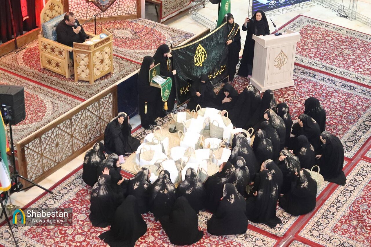 گل مالی و مرثیهسرایی بانوان شیرازی در رثای حضرت سید الشهدا(ع) | تصاویر