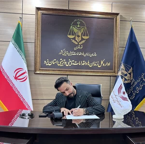 خواننده پاپ چند زندانی را آزاد کرد