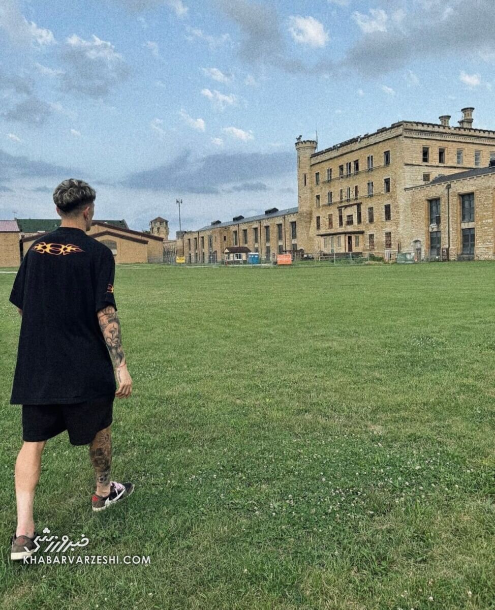 ستاره فوتبال در محل فیلمبرداری سریال فرار از زندان + تصاویر | او طرفدار سرسخت این سریال است!