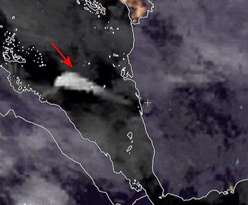 دود آسمان بندر الحدیده را فرا گرفت ؛ پاسخ اسرائیل به حملات اخیر یمن | تصویر ماهواره‌ای از آتش‌سوزی مخازن نفت