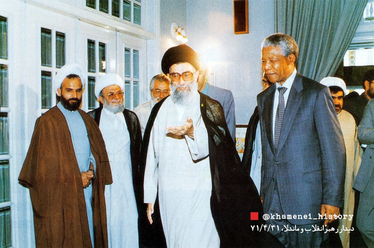 تصویری از دیدار رهبر انقلاب و نلسون ماندلا در سال ۱۳۷۱