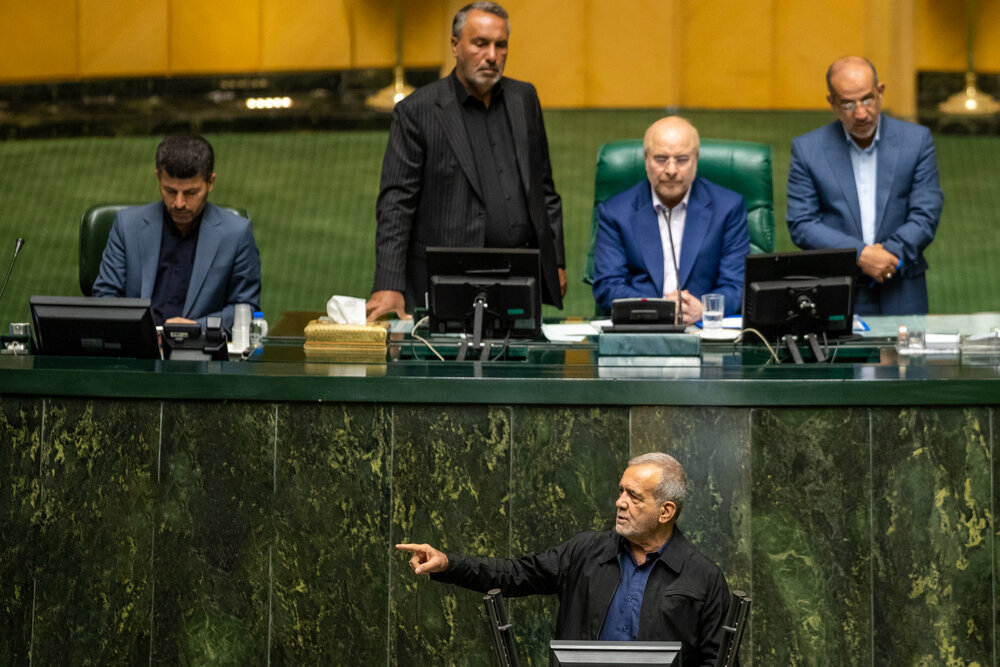 از بهارستان به پاستور؛ چند سلفی یادگاری بدون کت بهاری | شوخی قالیباف با حضور بدون پروتکل، بدون تشریفات پزشکیان | اولین انتقاد تند هم دشت شد